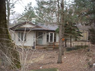 2 Lake Shore Dr, Oakwood Hills, IL 60013