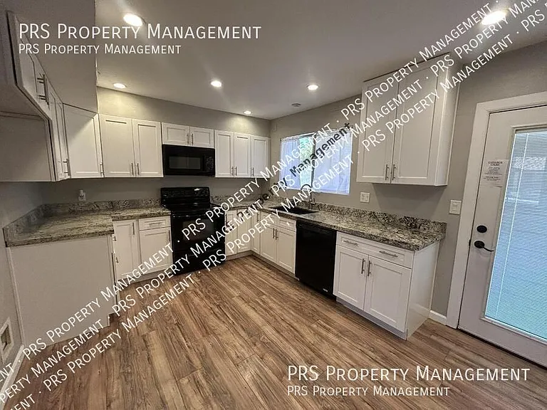 2207 W Monroe St — Photo 9