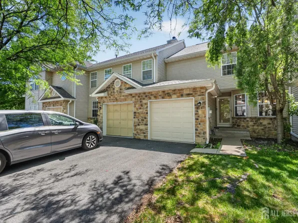 303 Cobblestone Ct, Monmouth Junction, NJ 08852