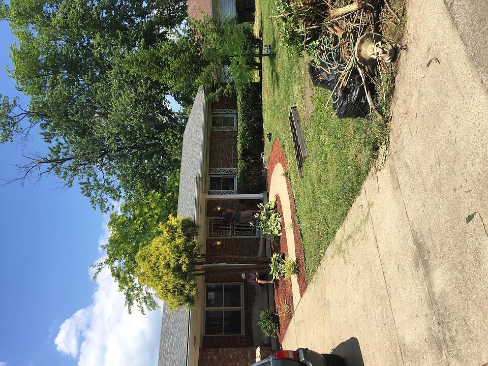 Front of house. All brush is gone