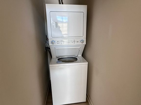 5th image of 3207-103 N Narragansett Ave