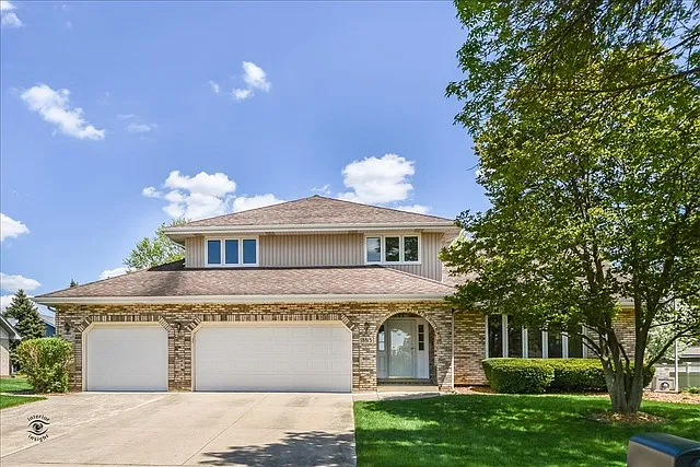 18813 London Ln photo 1