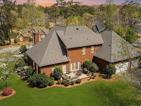 3rd image of 306 Parkwood Rd