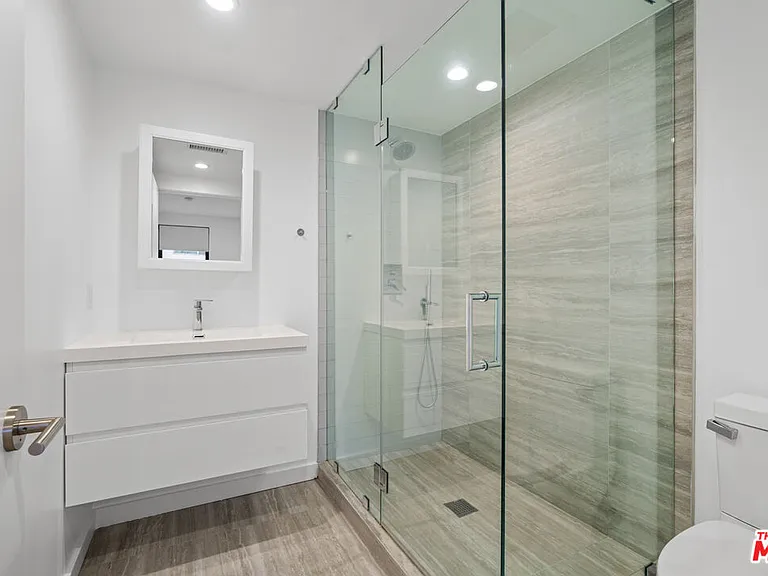 11785 Gateway Blvd #2 — Photo 10