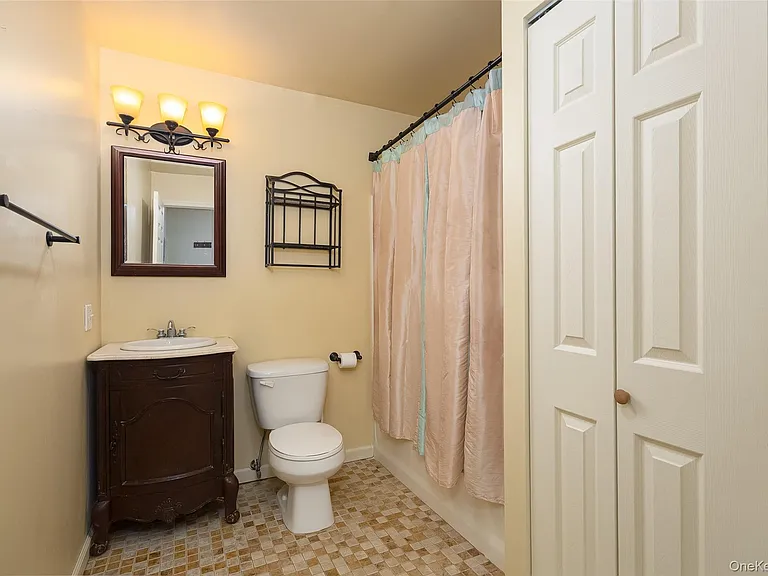 19 Scarborough Ln #A — Photo 8