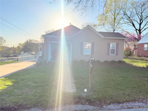 2412 Hall St, Alton, IL 62002