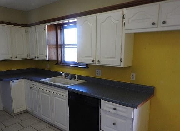 4th image of 5425 S Dewey Ave