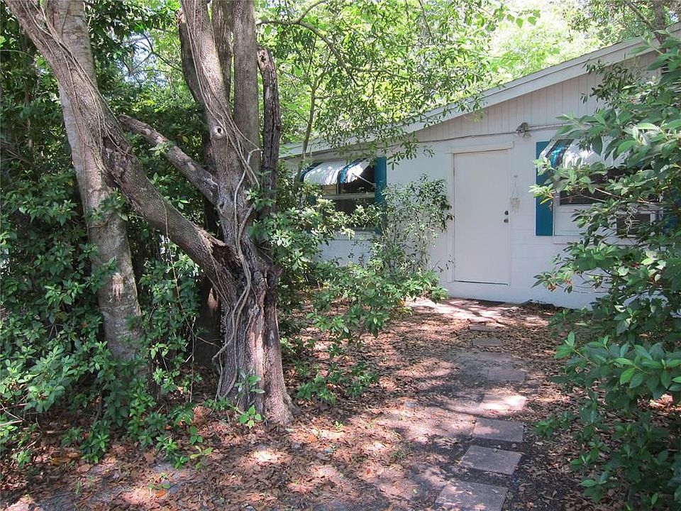 1st image of 1030 NE 9th St #D