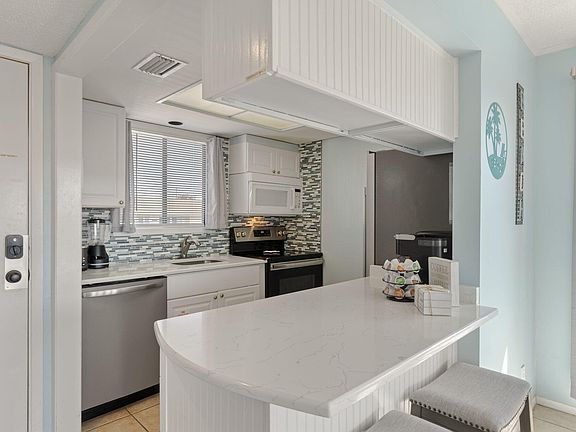 2nd image of 775 Gulf Shore Dr Unit 2090