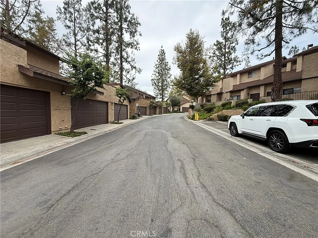 3 bed, 1502 sqft, $3,525 — Photo 3
