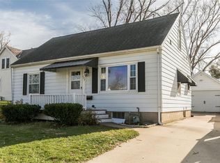 727 35th St NE, Cedar Rapids, IA 52402