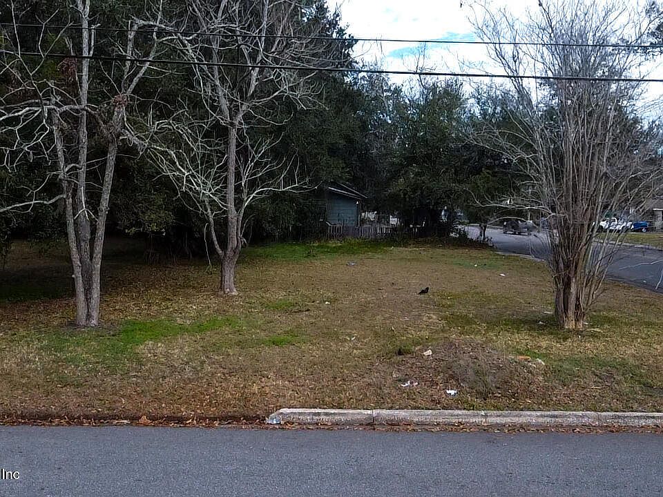 1st image of 1305 W 29TH Street