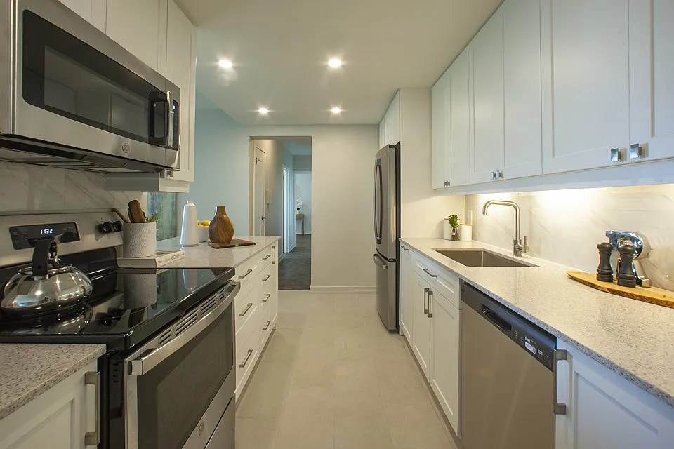 20 N Shore Blvd W