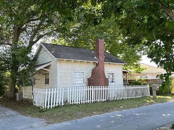 9 Broadmoor Ln, Pensacola, FL 32507