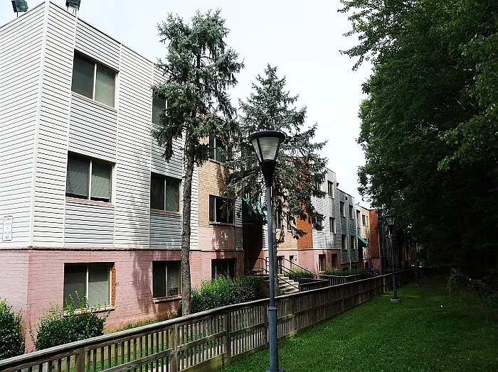 Kings Square Apartments — Photo 4
