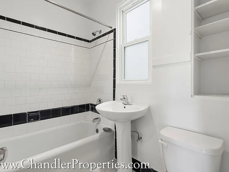 1135 Bay St — Photo 10