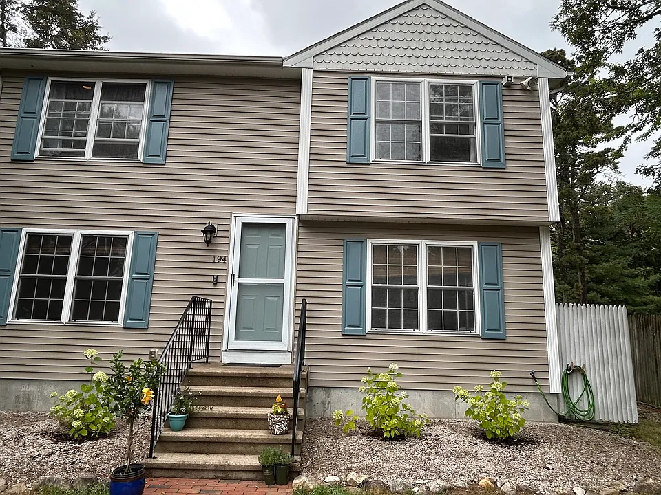 194 Holly Rd