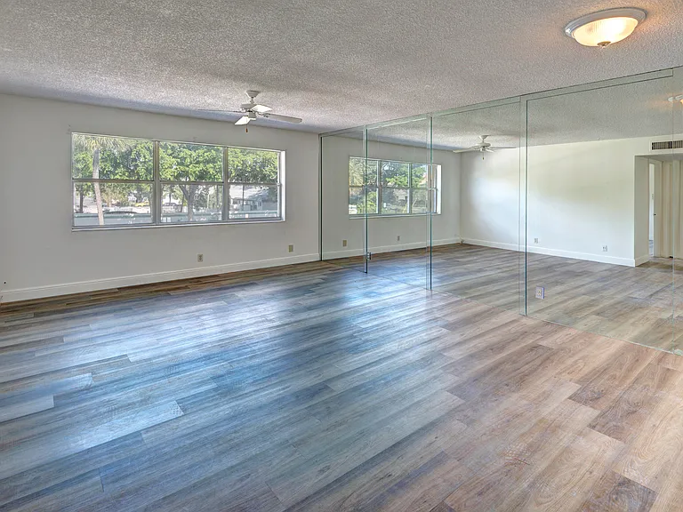 420 SE 2nd Ave #23 — Photo 6