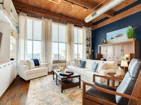 2400 Mechanic St APT 402, Galveston, TX 77550