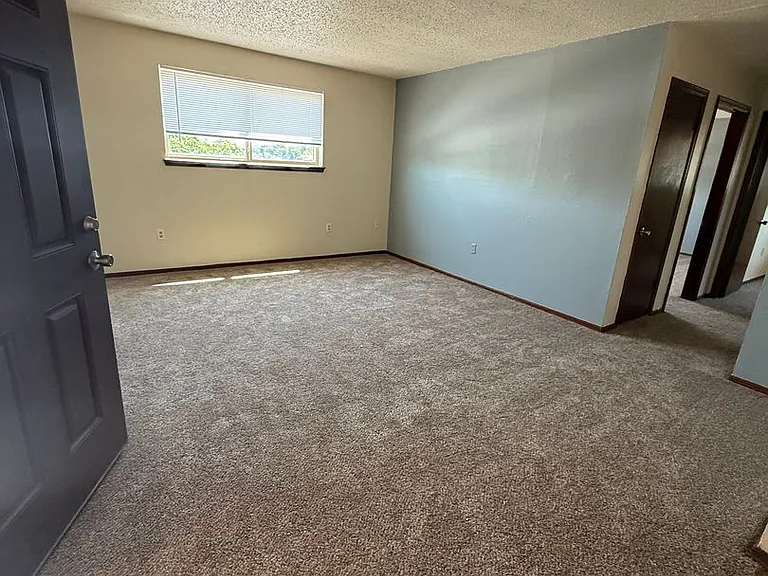 Fox Valley Apartments — Photo 19