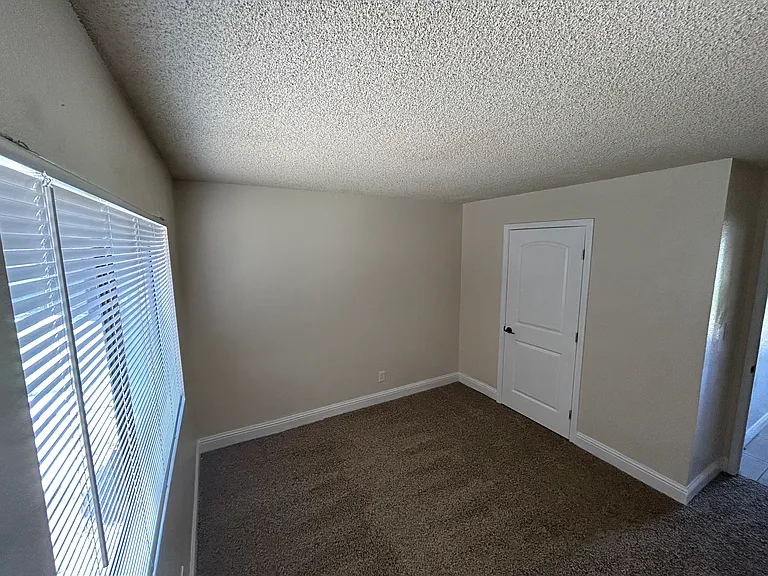 954 Greenfield Ave — Photo 8