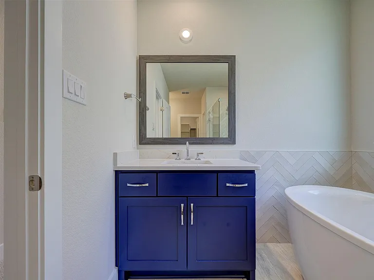 1929 Montella Way — Photo 28