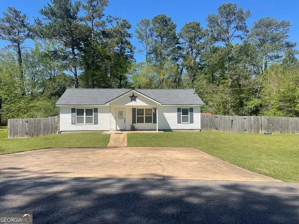 110 Pine Ridge Dr, Carrollton, GA 30117