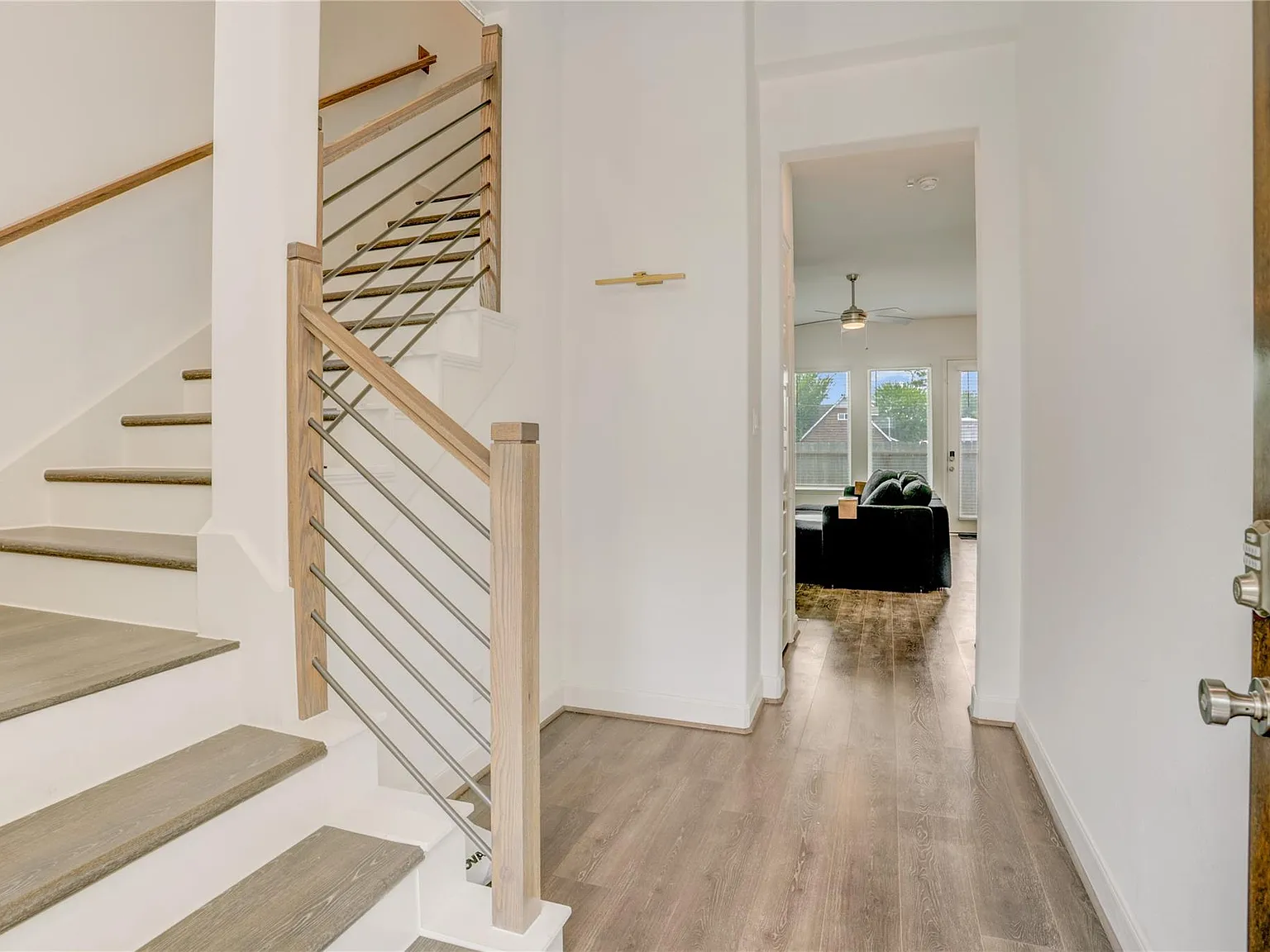 3 bed, 2.5 bath, 2542 sqft, $4,000 — Photo 4