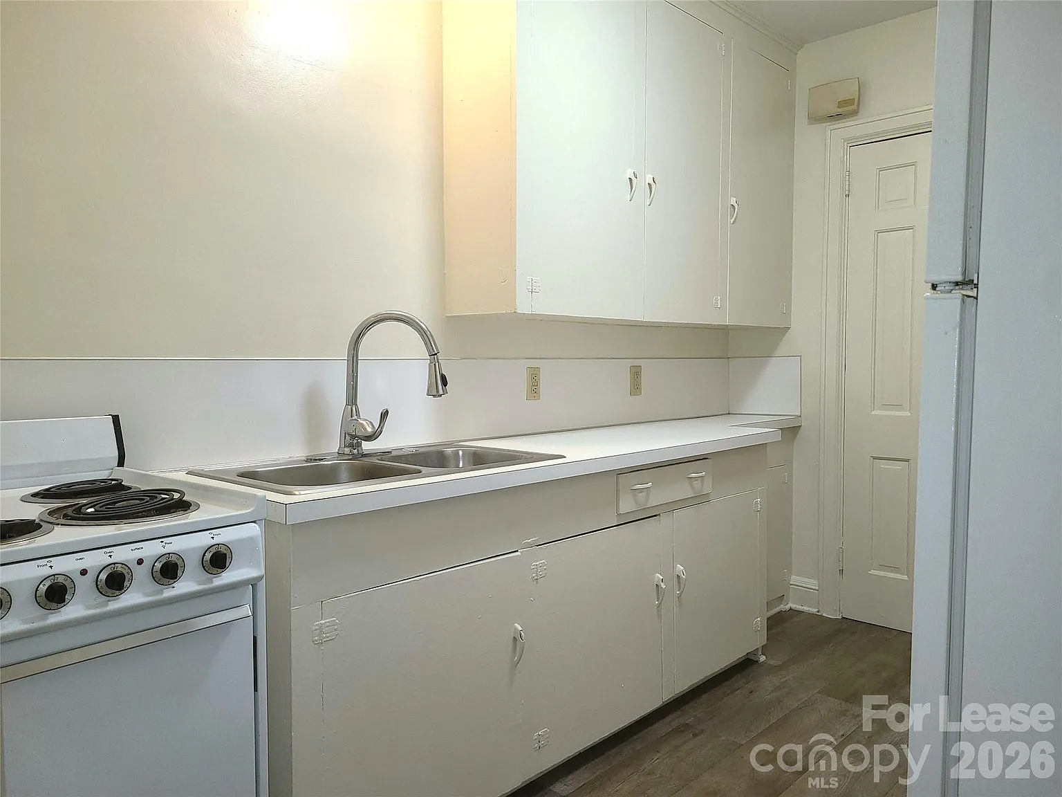 2 bed, 1.0 bath, $1,450 — Photo 2