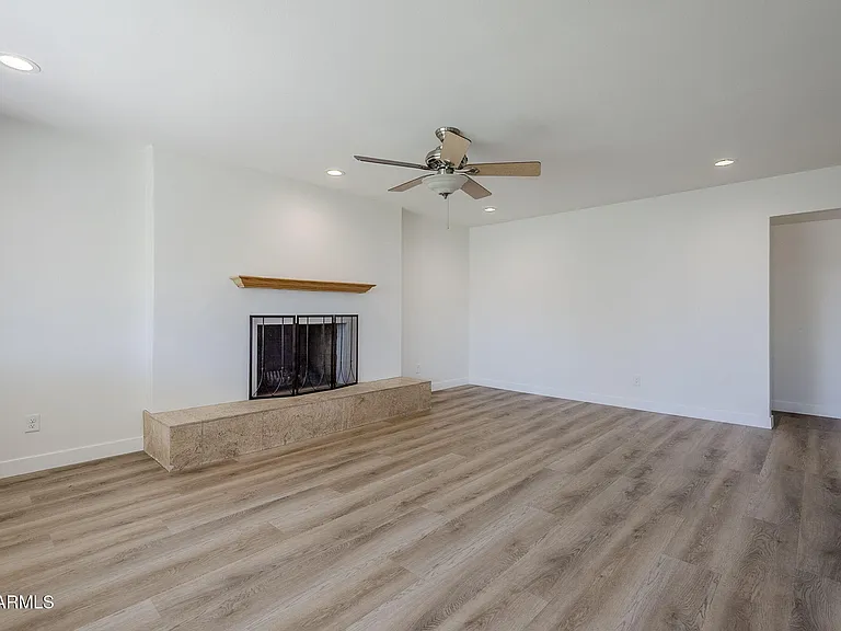 1904 E Manhatton Dr — Photo 12