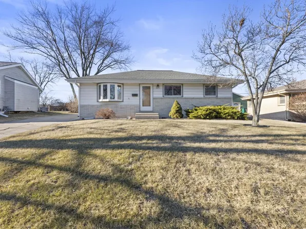 W146N8451 Schlafer DRIVE, Menomonee Falls, WI 53051