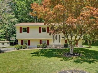 4 Bell Ct, Airmont, NY 10901