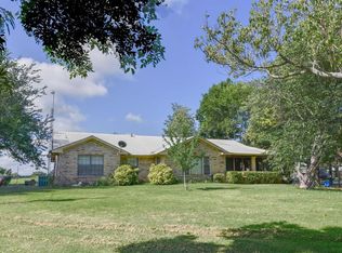 121 Clover Dr, Poolville, TX 76487
