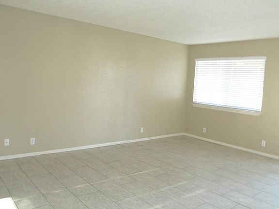 3rd image of 15989 Green Hill Dr APT 4