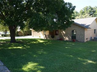 125 Lakeway Dr, Benbrook, TX 76126