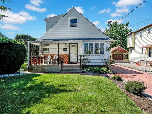1537 Madison St, Elmont, NY 11003