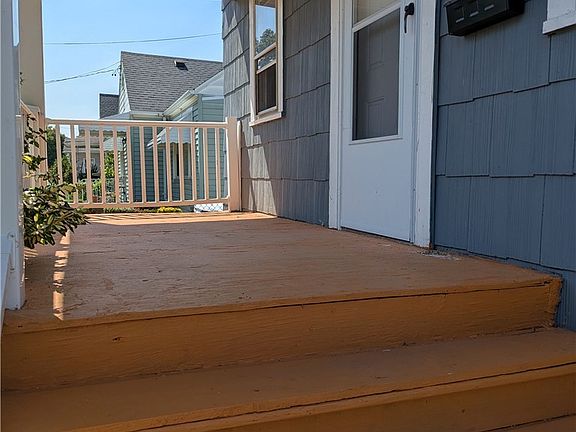 3rd image of 3248 Dudley Ave