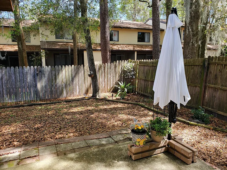 3417 SW 28th Ter #D — Photo 13