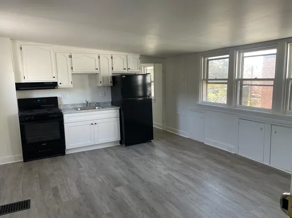 132 W High St APT 5, Carlisle, PA 17013