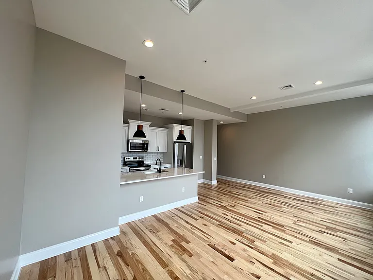 409 Lackawanna Ave #418 — Photo 4