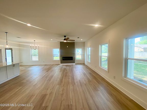 4th image of 100 Lamar St