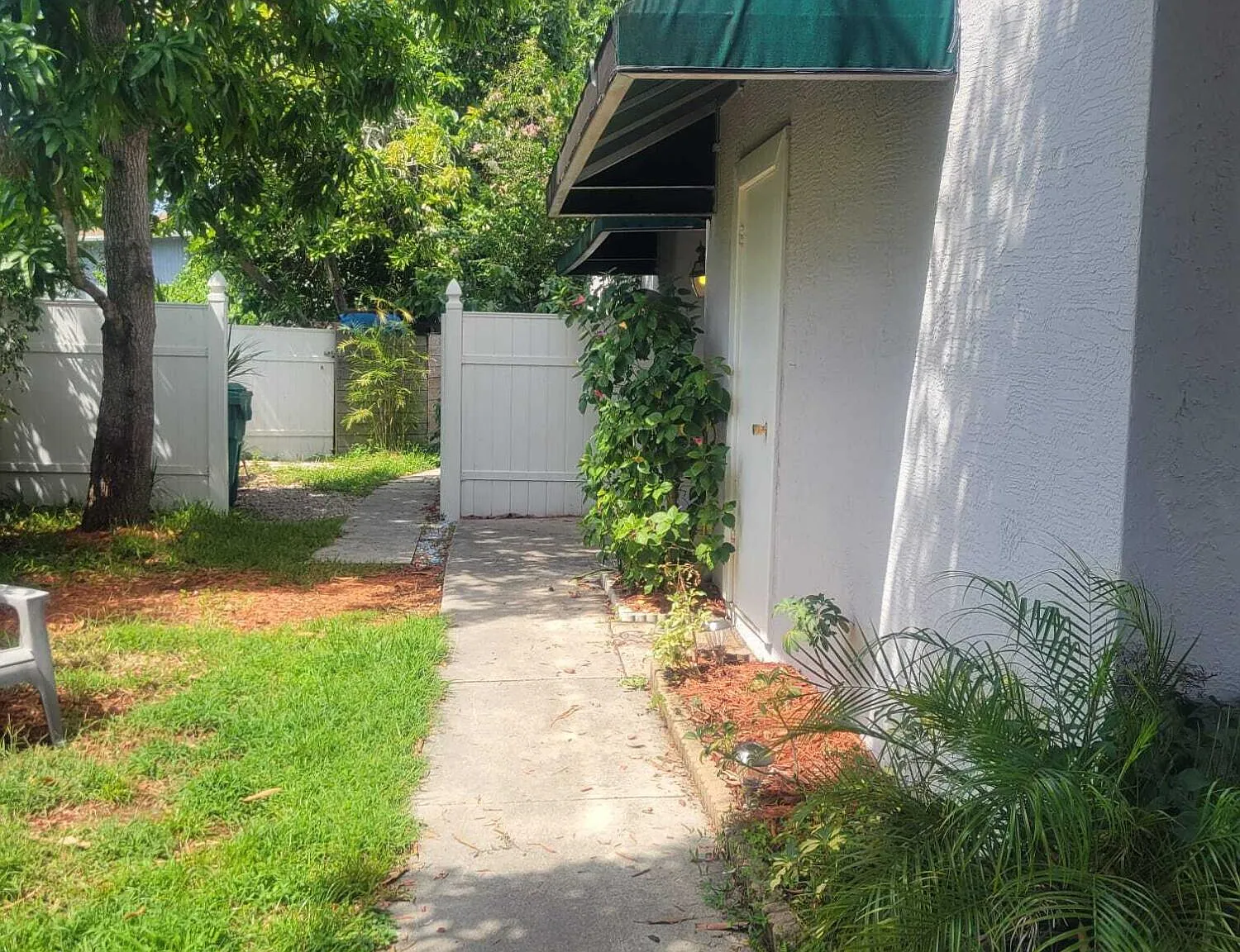 3 bed, 1.5 bath, 875 sqft, $2,650 — Photo 1