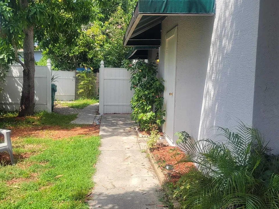 5337 NW 5th St