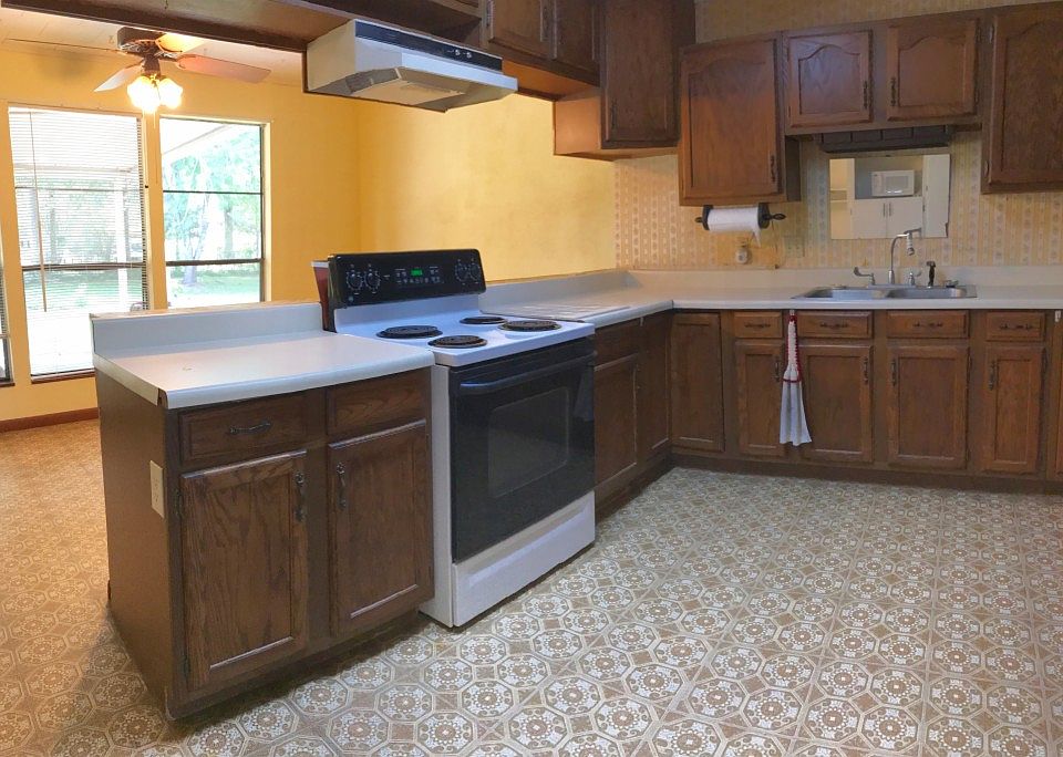 2nd image of 31577 Linder Rd