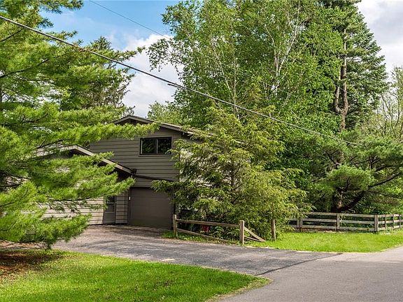 2nd image of 1455 Meadow Ln