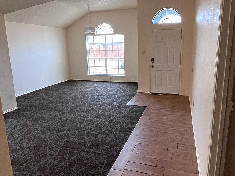 8555 Stetson Dr — Photo 2