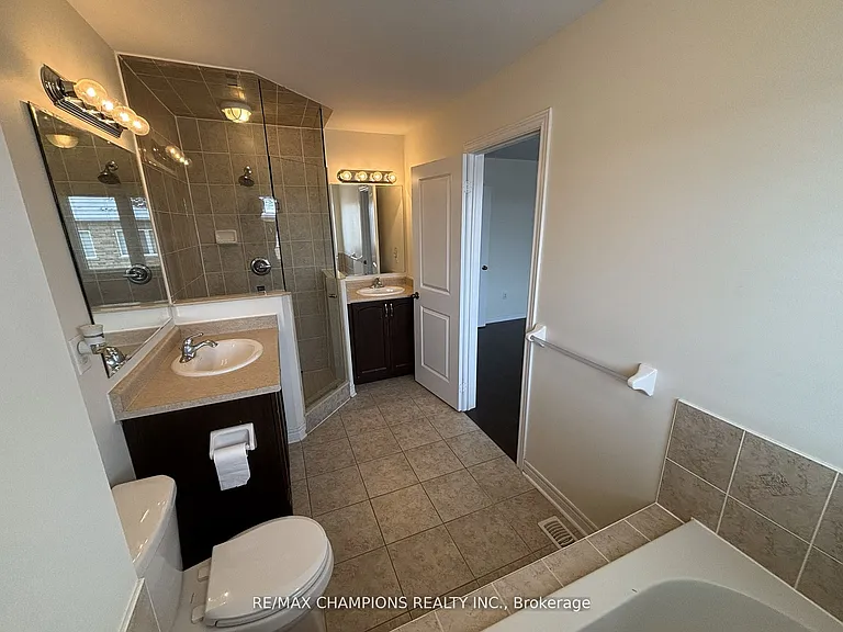 64 Pennycross Cres — Photo 17