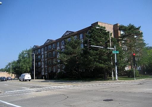 1st image of 5935 N Lincoln Ave #405
