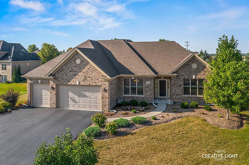 1st image of 984 Bluestem Dr