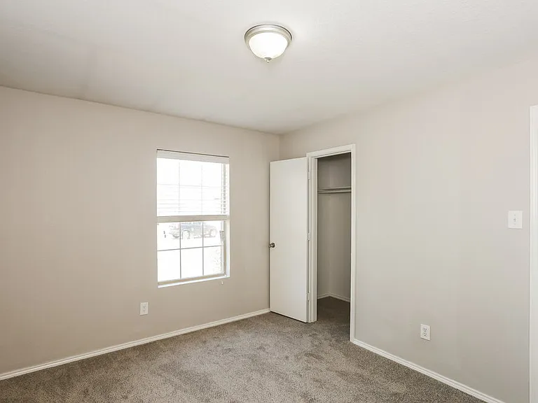 1520 Castle Ridge Rd — Photo 12